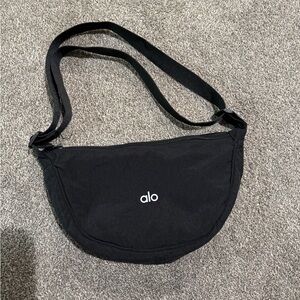Alo Black Crossbody sling bag 🖤